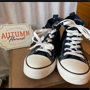 Brand new men’s athletic shoes